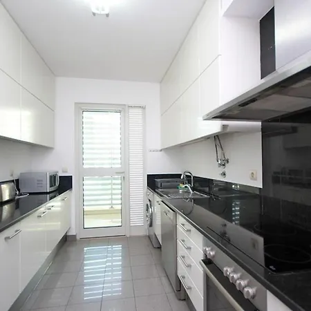 Apartment Geraeumige Ferienwohnung Mit Balkon, In Sehr Guter Lage Mit Herrlichem Blick Auf Das Meer Und Die Berge Funchal (Madeira)
