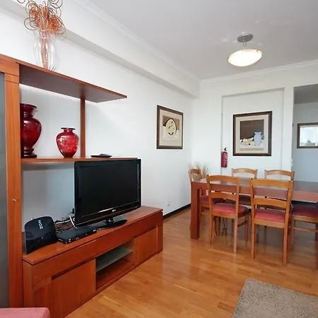 Geraeumige Ferienwohnung Mit Balkon, In Sehr Guter Lage Mit Herrlichem Blick Auf Das Meer Und Die Berge *