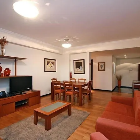 Apartment Geraeumige Ferienwohnung Mit Balkon, In Sehr Guter Lage Mit Herrlichem Blick Auf Das Meer Und Die Berge