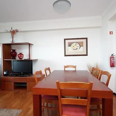 Apartment Geraeumige Ferienwohnung Mit Balkon, In Sehr Guter Lage Mit Herrlichem Blick Auf Das Meer Und Die Berge *