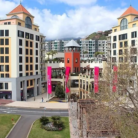 Geraeumige Ferienwohnung Mit Balkon, In Sehr Guter Lage Mit Herrlichem Blick Auf Das Meer Und Die Berge *
