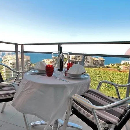 Geraeumige Ferienwohnung Mit Balkon, In Sehr Guter Lage Mit Herrlichem Blick Auf Das Meer Und Die Berge *