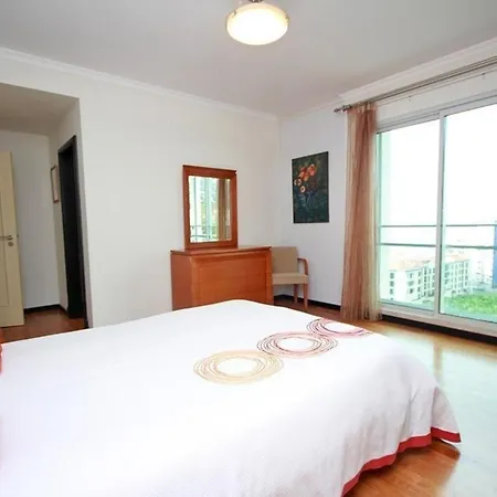Geraeumige Ferienwohnung Mit Balkon, In Sehr Guter Lage Mit Herrlichem Blick Auf Das Meer Und Die Berge Funchal (Madeira)