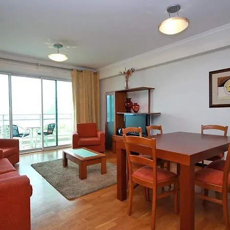 Geraeumige Ferienwohnung Mit Balkon, In Sehr Guter Lage Mit Herrlichem Blick Auf Das Meer Und Die Berge Apartment Funchal (Madeira)